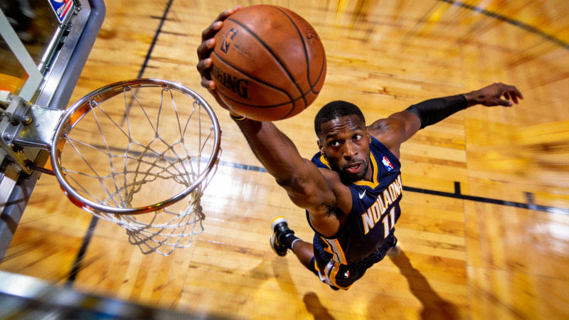 NBA总决赛精彩瞬间，球员扣篮特写